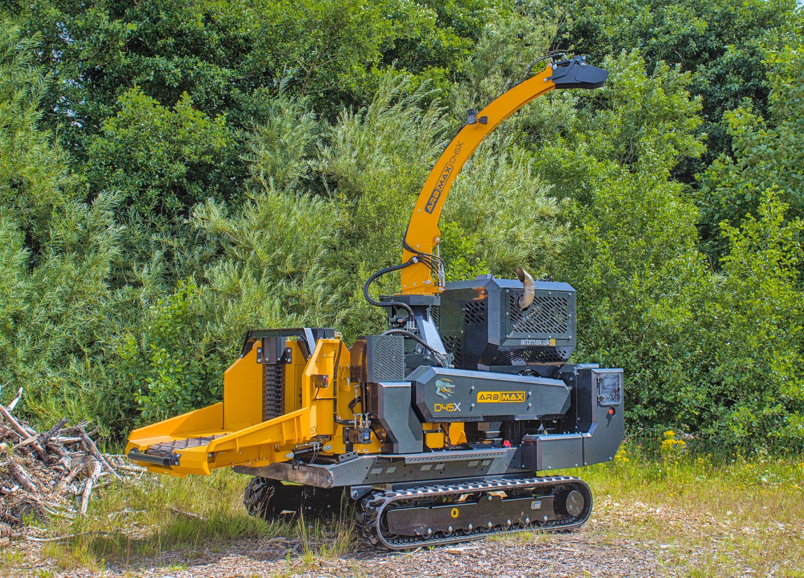 Featured Image for ARBMAX D45X 18-Inch Tracked Drum Chipper